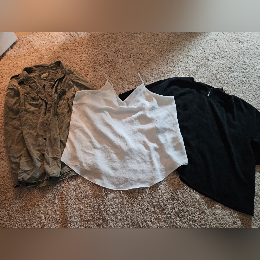 Ladies Express Lot - 2 Tops Size Large And Cami Is XL